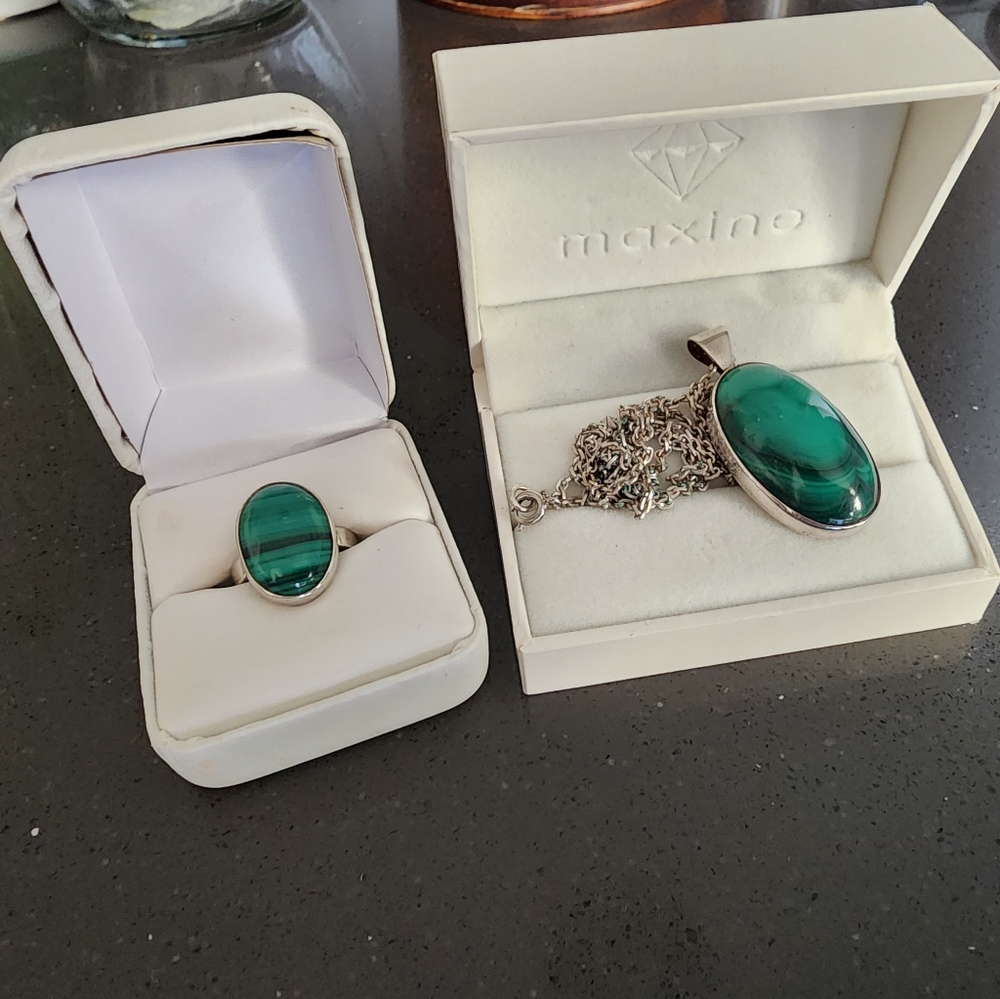 Ring and necklace set